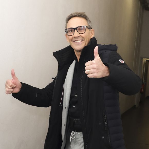 Exclusif - Julien Courbet, en backstage de l’émission « TPMP » La dernière sur C8,  présentée par C.Hanouna et diffusée en direct sur C8, Paris, France, le 27 fevrier 2025. © Jack Tribeca / Bestimage