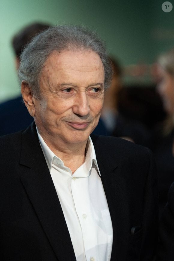 Michel Drucker assiste à une cérémonie au siège de France Télévisions à Paris, France, le 9 octobre 2023, pour rendre hommage au journaliste français Jean-Pierre Elkabbach, figure majeure du journalisme français, célèbre pour ses innombrables interviews au cours d'une carrière exceptionnellement longue. Jean-Pierre Elkabbach est décédé à l'âge de 85 ans le 3 octobre 2023. Photo par Jeanne Accorsini/Pool/ABACAPRESS.COM