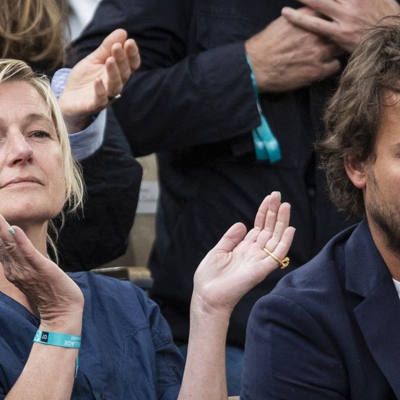 Anne-Élisabeth Lemoine et Bertrand Chameroy en tribunes lors des Internationaux de France de Tennis de Roland Garros 2025, à Paris, France, le 7 juin 2025. © Cyril Moreau/Bestimage