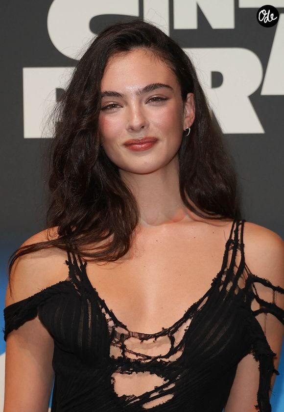 À 22 ans, elle mène déjà une carrière dans la mode et le cinéma.
Deva Cassel - Avant-première du film "Le Fantôme de l’Opéra" lors du Cinéma Paradiso tour Eiffel à Paris le 27 septembre 2026. © Coadic Guirec/Bestimage