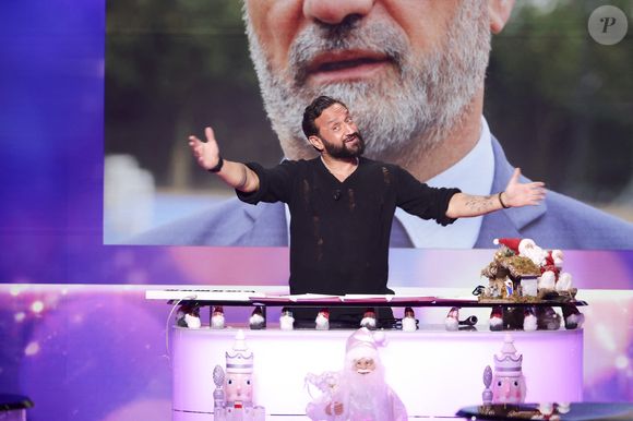 Exclusif - Cyril Hanouna, sur le plateau de l'émission TBT9 (Tout beau tout n9uf) présentée par C.Hanouna et diffusée en direct sur W9 à Paris le 1er décembre 2025. © Jack Tribeca / Bestimage