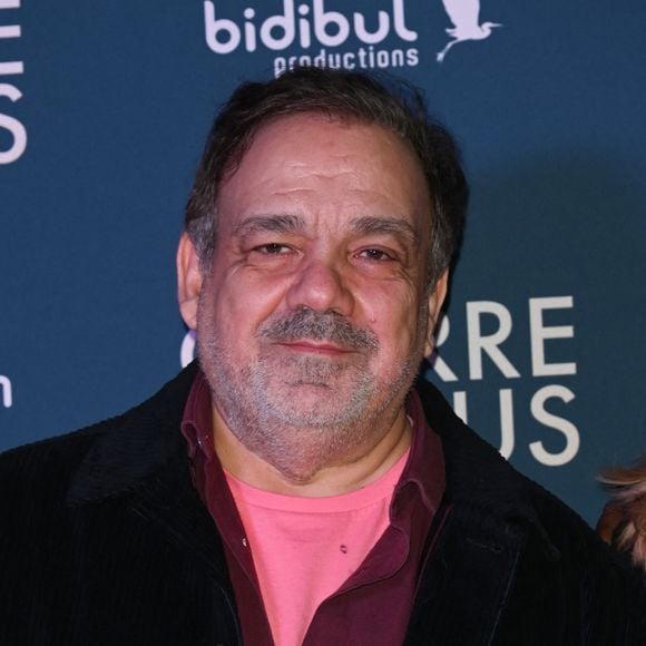 Et d'ajouter : "Je leur dis parfois de faire attention. Je communique beaucoup avec elles."

Didier Bourdon à la première du film "La Guerre des Lulus" au cinéma Pathé Wepler à Paris. © Coadic Guirec/Bestimage