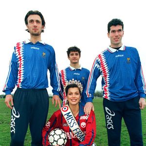 Bien qu'il ait raccroché les crampons en 2006, Bixente Lizarazu, aujourd'hui consultant sportif, garde une profonde reconnaissance envers tout ce que Pierre Labat lui a apporté.

Mélody Vilbert Miss France 1995, fan des Girondins de Bordeaux avec Christophe Dugarry, Bixente Lizarazu et Zinedine Zidane.