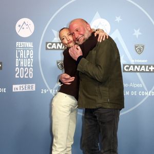 Audrey Lamy et François Damiens - Tapis rouge lors du 29ème Festival International du Film de Comédie de l'Alpe d'Huez le 21 Janvier 2026. © Dominique Jacovides/Bestimage