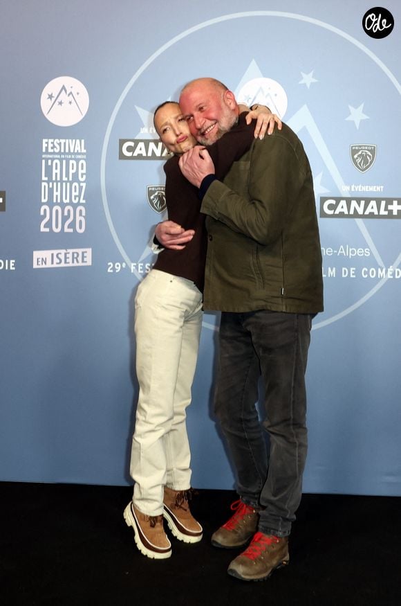 Audrey Lamy et François Damiens - Tapis rouge lors du 29ème Festival International du Film de Comédie de l'Alpe d'Huez le 21 Janvier 2026. © Dominique Jacovides/Bestimage