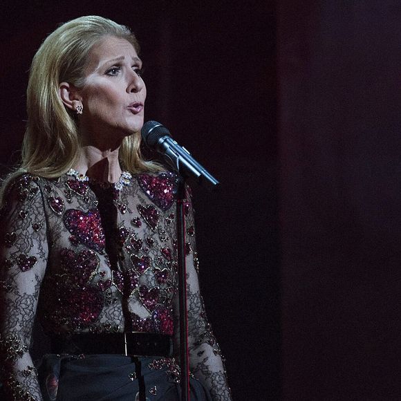 Celine Dion se produit en mémoire et en l'honneur de son défunt mari René Angelil lors de la cérémonie de remise des prix du Gala Adisq à Montréal, dimanche 30 octobre 2016. Photo by Graham Hughes/CP/ABACAPRESS.COM