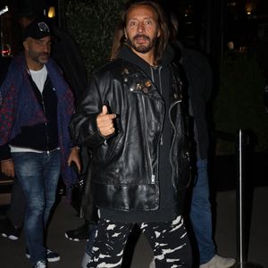 Exclusif - Bob Sinclar sort d'un dîner à l'Atelier de Joel Robuchon à Paris le 26 avril 2023.
© Backgrid USA / Bestimage