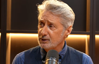Antoine de Caunes invité de l'émission "Les Pipelettes" sur Youtube