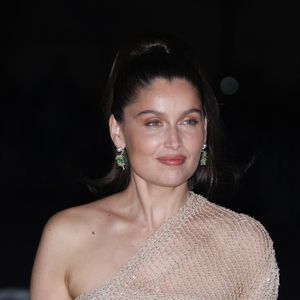 Laetitia Casta -  Photocall du "Le Grand Diner du Louvre"  lors de la Fashion Week  à Paris le 4 mars 2025. © Denis Guignebourg / Bestimage