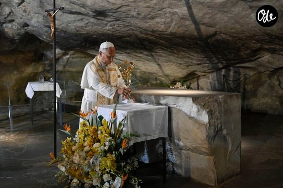 Le pape Leon XIV en visite à la Grotte de Massabielle pour un temps de prière lors de son voyage à Lourdes, le 26 septembre 2026.(Credit Image: © Vatican Media/IPA via ZUMA Press / Bestimage)