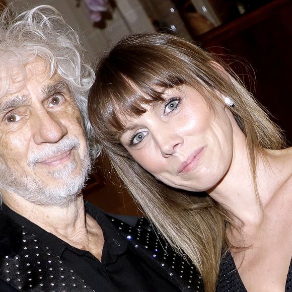 Depuis, Louis Bertignac, est marié avec Laetitia Brichet, de 34 ans sa cadette.

Louis Bertignac et sa femme Laetitia Brichet lors de la soirée des "Stéthos d'or 2023" à l'hôtel Four Seasons George V à Paris le 27 mars 2023.

© Cédric Perrin / Bestimage