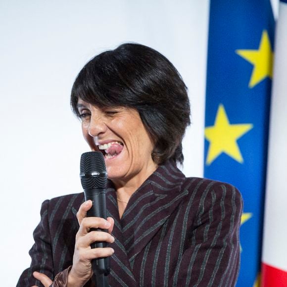 L'actrice française Florence Foresti prononce un discours lors d'une réunion dans le cadre de la Journée internationale pour l'élimination de la violence à l'égard des femmes au palais de l'Élysée à Paris, en France, le 25 novembre 2017. Photo by Kamil Zihnioglu/ABACAPRESS.COM