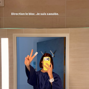 avant de poster une autre photo en blouse bleue. "Direction le bloc. Je suis saoulée", a-t-elle alors indiqué à sa communauté Instagram.
Maeva Coucke hospitalisée va subir une intervention chirurgicale - Dimanche 31 mai 2026 - Instagram