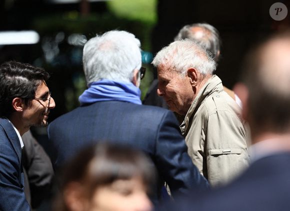Pascal Praud, journaliste français et Patrick Poivre d'Arvor assistant à la cérémonie d'enterrement de Daniel Bilalian à l'église Saint-Pierre de Neuilly-sur-Seine, près de Paris, France, le 22 mai 2025. Photo par Raphael Lafargue/ABACAPRESS.COM