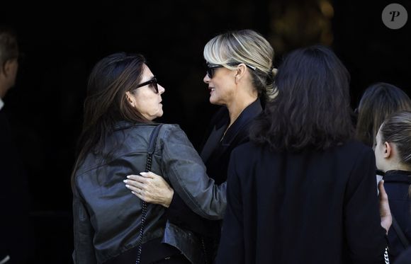 Ses obsèques se déroulent ce vendredi 24 avril à l'église Saint-Jean-de-Montmartre.

Cécile Angeli et Laeticia Hallyday - Arrivées aux obsèques de N.Farès en l'église Saint-Jean-de-Montmartre à Paris, le 24 avril 2026. N.Farès est décédée le 17 avril 2026 à l'âge de 57 ans, quelques jours après un "incident cardiaque" survenu le 12 avril 2026 dans la piscine du complexe sportif, Blanche (9ème).
© Jacovides / Borde / Bestimage