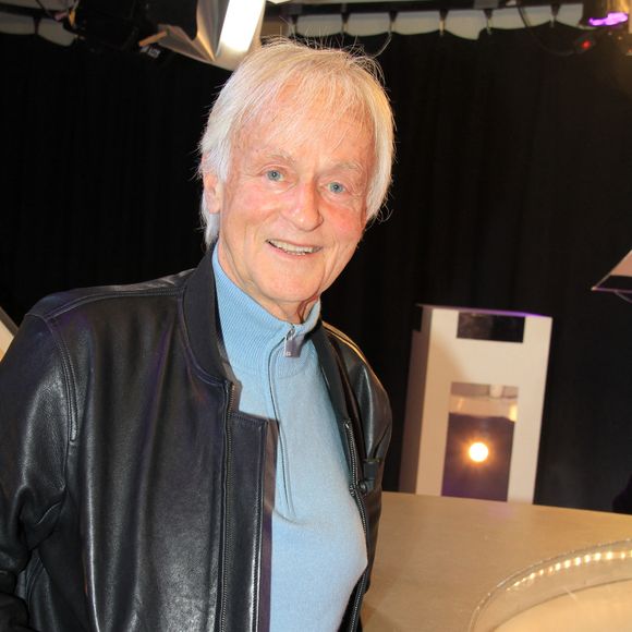 Exclusif - Le chanteur Dave sur le plateau de l'émission "L'instant de Luxe" à Paris le 19 novembre 2021.

© Baldini / Bestimage