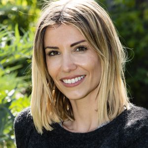 Alexandra Rosenfeld prend du temps pour elle.

Alexandra Rosenfeld (Miss France 2006) lors de la 3ème édition de la chasse aux oeufs de Pâques organisée par le comité du Faubourg Saint-Honoré en partenariat avec la Maison Dalloyau au jardin des Champs-Elysées, à Paris, France. © Pierre Perusseau/Bestimage
