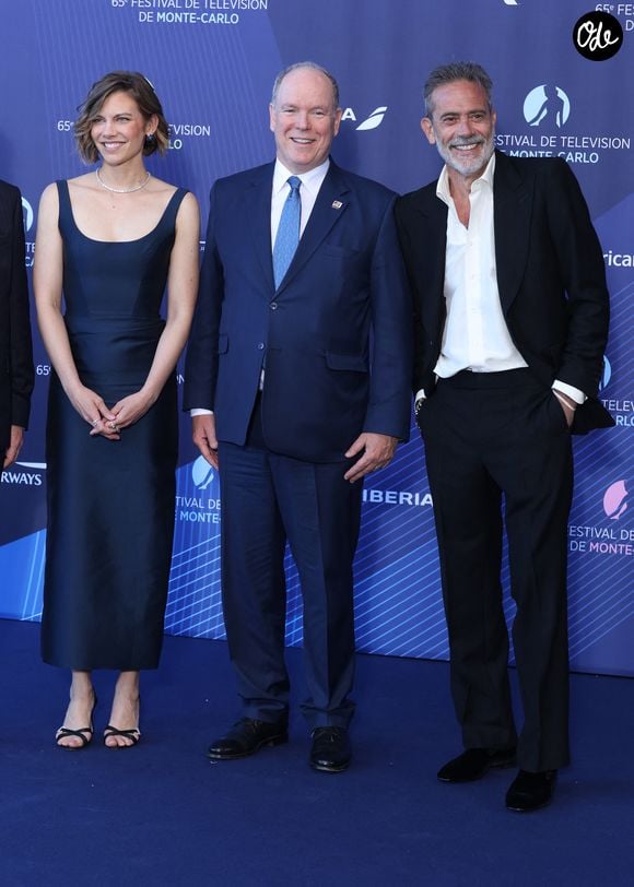 Lauren Cohan, le prince Albert II de Monaco, Jeffrey Dean Morgan  - Séance photo lors de la cérémonie d'ouverture de la 65e édition du Festival TV de Monte-Carlo, le 12 juin 2026
 © Denis Guignebourg / Bestimage