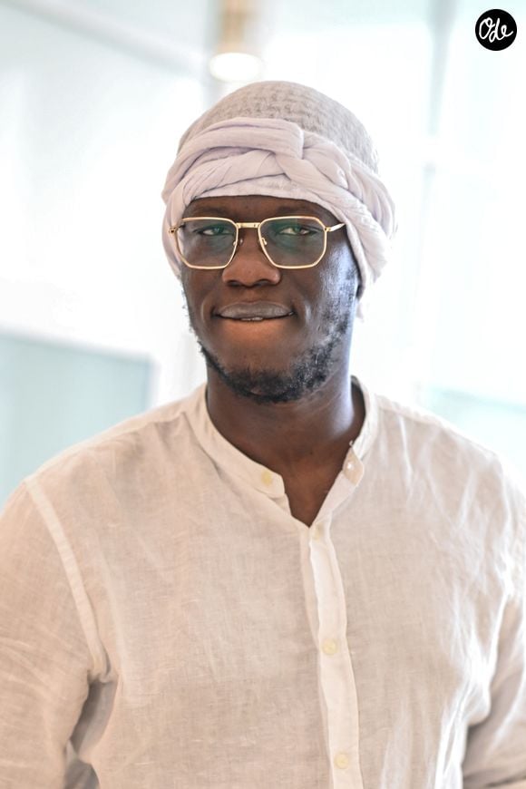 Ce dimanche 27 septembre, le rappeur de 33 ans a été placé en garde à vue à Vitry-sur-Seine pour des menaces réitérées sur sa compagne actuelle.

Le rappeur Doums (alias Mamadou Coulibaly) arrive à son procès pour violences contre son ancienne compagne, l'actrice Adèle Exarchopoulos, au tribunal de Paris, France, le 29 juin 2026. © Pierre Perusseau/Bestimage