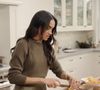 A la différence de Meghan Markle, 


Meghan Markle en pleine action pour sa série With Love, Meghan 

©JLPPA / Bestimage