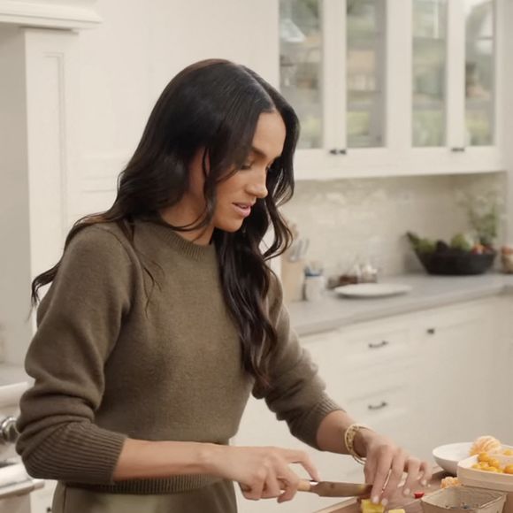A la différence de Meghan Markle, 


Meghan Markle en pleine action pour sa série With Love, Meghan 

©JLPPA / Bestimage