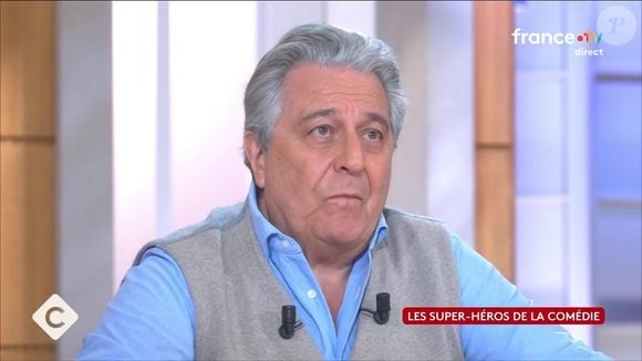 Loin de s'excuser, l'interprète culte de Jacquouille la Fripouille a persisté en plein direct. "Je le pense profondément.", a-t-il lancé avec ironie face à une Anne-Élisabeth Lemoine entre rire et stupéfaction.