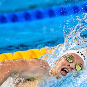 Léon Marchand remporte le 200m 4 nages au 22ème Championnat du monde de Natation à Singapour. C'est son 6ème titre de champion du monde. Psnewz /Bestimage