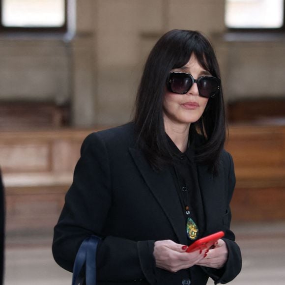 Isabelle Adjani arrive pour la tenue de son procès en appel (chambre 2-13) pour fraude fiscale, au Palais de Justice de Paris, le 27 février 2026.
© Julien Sarkissian/Bestimage