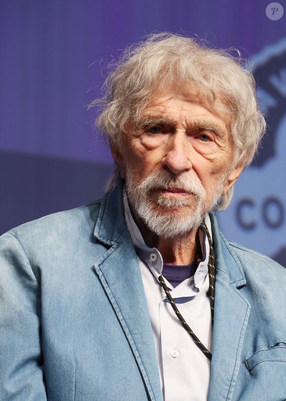 Exclusif - Pierre Richard sur scène lors de la présentation de son film "L'homme qui a vu l'ours qui a vu l'homme" au festival "Ciné Comédies" à Lens-Liévin.
© Denis Guignebourg/Bestimage