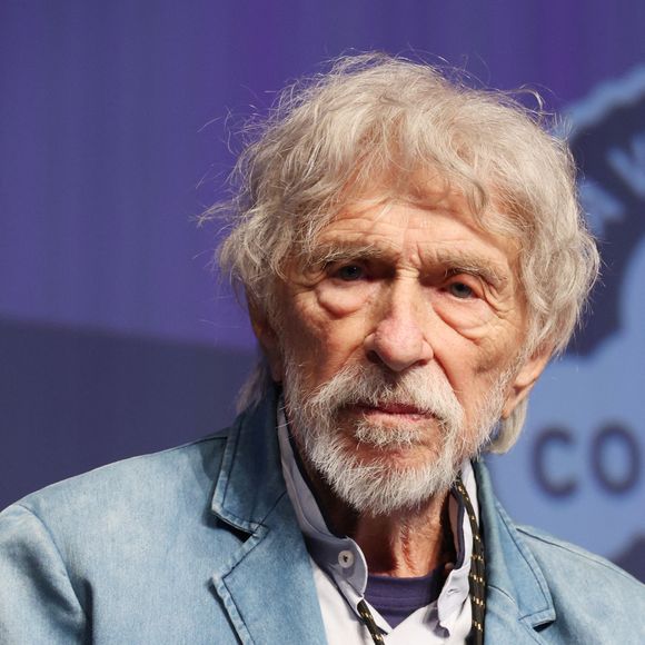 Exclusif - Pierre Richard sur scène lors de la présentation de son film "L'homme qui a vu l'ours qui a vu l'homme" au festival "Ciné Comédies" à Lens-Liévin.
© Denis Guignebourg/Bestimage