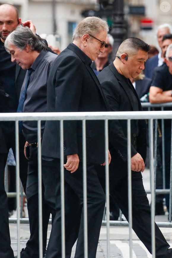 Il connaissait bien Thierry Ardisson

Michel Drucker - Arrivées aux obsèques de Thierry Ardisson en l’église Saint-Roch de Paris, France, le 17 juillet 2025. © Clovis-Jacovides/Bestimage
