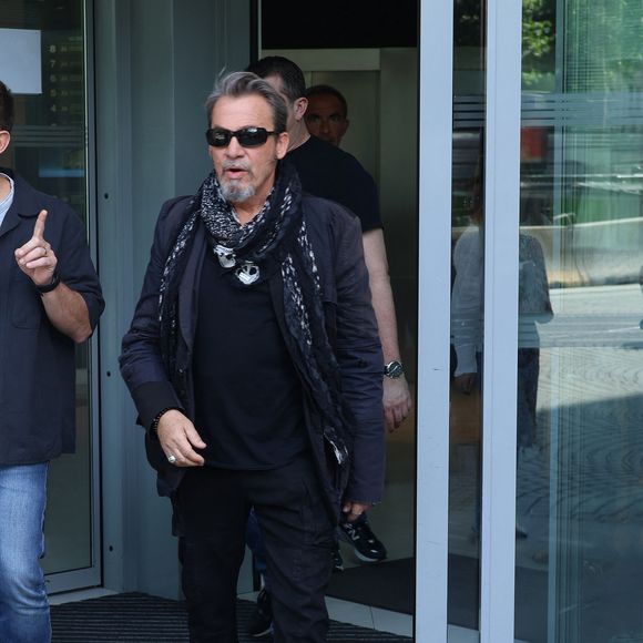 Mais à l’écoute des paroles, difficile de ne pas faire le lien avec son combat...

Florent Pagny quitte les studios RTL à Neuilly-sur-Seine le 2 Mai 2025. © Denis Guignebourg/BestImage