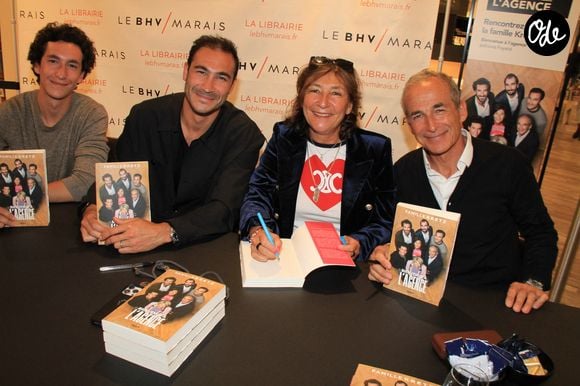 Raphael Kretz, Valentin Kretz, Sandrine Kretz, Olivier Kretz - La famille Kretz (série L'Agence sur TMC et Netflix) dédicace son livre "Bienvenue à l'Agence" au BHV Marais à Paris le 14 mai 2024. © Philippe Baldini/Bestimage
