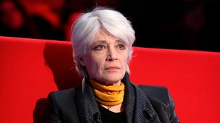 "Nous avons trouvé l’endroit mais il nous faut encore..." : La quête de la dernière demeure de Françoise Hardy est toujours en cours pour Thomas et Jacques Dutronc