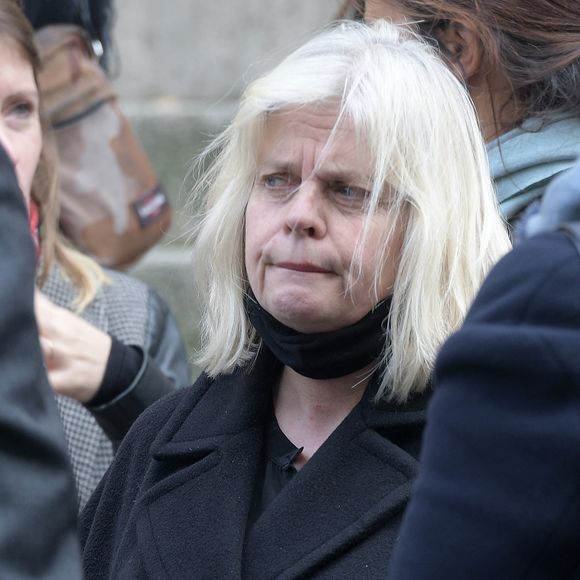 Isabelle Nanty - Obsèques de François Florent ( François Eichholtzer, fondateur du Cours Florent d'art dramatique à Paris) en l'église Saint Roch à Paris, France, le 4 octobre 2021. © Bestimage