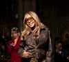 "Lorsque je l’ai vu derrière les platines, avec son charisme, son attitude, son regard… j’ai pensé : ‘Ça y est, on est reparti !’", se souvient-elle.

Cathy Guetta au Front Row au défilé Casablanca Collection Femme Prêt-à-Porter Printemps/Eté 2026 lors de la Fashion Week de Paris (PFW), au 23 avenue georges V, à Paris, France, le 1er octobre 2025. Pierre Perusseau/Bestimage