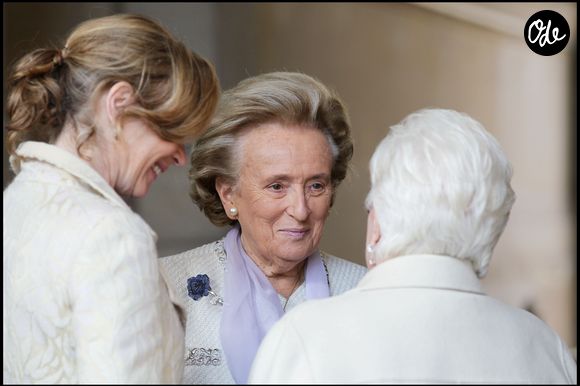 Bernadette Chirac fait partie des femmes de présidents qui ont laissé une trace indélébile auprès des Français. Épouse de Jacques Chirac, Bernadette Chirac est décédée le 5 juin 2026 à 93 ans, rejoignant ainsi son mari ainsi que leur première fille, Laurence.

Bernadette Chirac, Line Renaud et Michele Laroque - Mariage de Claude Chirac et Frédéric Salat Baroux à la mairie du VIe arrondissement de Paris le 11 février 2011 - JACOVIDES-BORDENAVE / BESTIMAGE