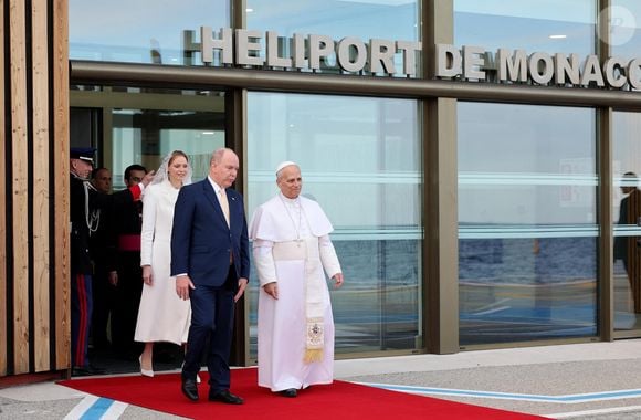 Au menu : spécialités locales et produits du terroir pour une expérience gastronomique mémorable

Départ du pape Léon XIV de l'héliport de Monaco en présence du prince Albert II et de la prince Charlène - Visite historique en principauté du pape Léon XIV - Monaco le 28 mars 2026.
© Dominique Jacovides - Bruno Bebert / Bestimage