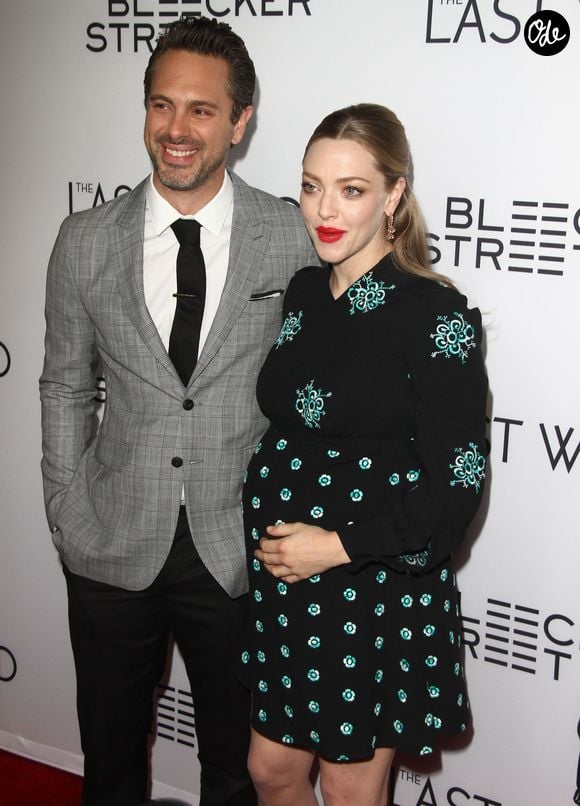 Devenus parents de deux enfants, ils ont fondé une famille très unie au fil des années.

Thomas Sadoski et Amanda Seyfried, enceinte, à la première de "The Last Word" à Los Angeles, le 1er mars 2017.

© CPA/Bestimage