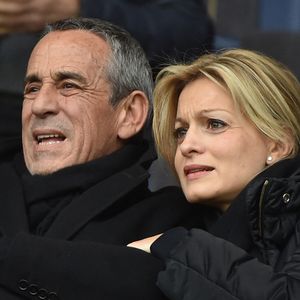 Thierry Ardisson et son épouse Audrey Crespo-Mara assistent au match de football de première division française (L1) entre le Paris Saint-Germain (PSG) et Reims au stade du Parc des Princes à Paris, France, le 20 février 2016. Le PSG s'est imposé 4-1. Photo by Christian Liewig/ABACAPRESS.COM