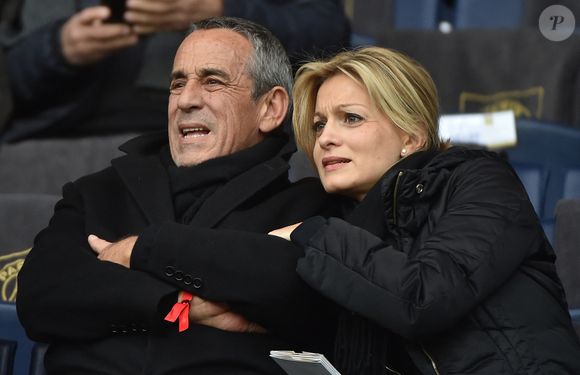 Thierry Ardisson et son épouse Audrey Crespo-Mara assistent au match de football de première division française (L1) entre le Paris Saint-Germain (PSG) et Reims au stade du Parc des Princes à Paris, France, le 20 février 2016. Le PSG s'est imposé 4-1. Photo by Christian Liewig/ABACAPRESS.COM