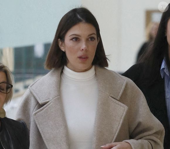 Iris Mittenaere a malheureusement vécu de près le puissant séisme survenu en Birmanie et qui a été ressenti jusqu'en Thaïlande

Info: Bruno Pelat (ex-compagnon de Iris Mittenaere) a été condamné à 9 mois de prison ferme pour violences conjugales