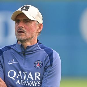 L'entraîneur espagnol du Paris Saint-Germain Luis Enrique - L'équipe du Paris Saint-Germain lors d'une séance d'entraînement en vue de la finale de l'UEFA Champions League contre le club de football anglais Arsenal FC au campus du PSG à Poissy, au nord-ouest de Paris, le 20 mai 2026. © Christian Liewig/Bestimage
