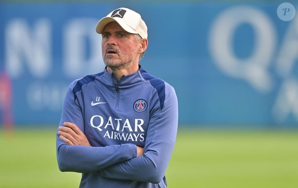 L'entraîneur espagnol du Paris Saint-Germain Luis Enrique - L'équipe du Paris Saint-Germain lors d'une séance d'entraînement en vue de la finale de l'UEFA Champions League contre le club de football anglais Arsenal FC au campus du PSG à Poissy, au nord-ouest de Paris, le 20 mai 2026. © Christian Liewig/Bestimage