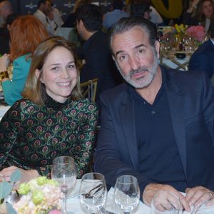 Alors que Jean Dujardin assure actuellement la promotion de son nouveau film Les Rayons et les ombres, Nathalie Péchalat vit des soirées bien différentes.

Jean Dujardin et sa femme Nathalie Péchalat (nouvelle présidente de l'association "Premiers de Cordée") - Dîner de charité Breitling à la Samaritaine pour l'association "Premiers de Cordée" à Paris. Rachid Bellak/Bestimage