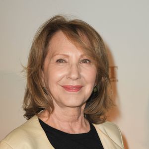 Depuis leur rencontre sur Vénus Beauté (Institut) en 1999, la défunte agissait comme une mère très (voire trop) protectrice envers elle.

Nathalie Baye - Avant-première du film "Mon Inconnue" au cinéma UGC Normandie à Paris le 1er avril 2019. © Coadic Guirec/Bestimage