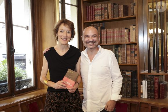 Exclusif - Richard Malka a reçu le Prix de La Revue des Deux Mondes 2025 des mains de Aurélie Julia et de Marc Ladreit de Lacharrière,  en présence de Luce Perrot, Valérie Toranian, Franz-Olivier Giesbert, Emmanuel Chain, Emmanuel Kasarhérou, et de nombreux invités au Bistrot de Paris. Paris, France, le 03 juin 2025. © Jack Tribeca / Bestimage