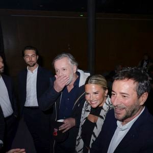 Même si elle a pris ses distances avec certaines figures du PAF, ne souhaitant pas suivre Cyril Hanouna sur W9 pour sa nouvelle émission Tout beau, tout 9, Kelly Vedovelli prouve ainsi qu'elle est restée proche de membres de la bande. 

Exclusif - Kelly Vedovelli, Bernard Montiel, Géraldine Maillet et Jean-Michel Maire - Les célèbres personnalités de la télé se sont retrouvées avec bonheur, dans le Sud, à Vallauris Golf-Juan © Jack Tribeca/Bestimage