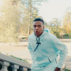 Kylian Mbappé - Les joueurs de l'équipe de France de football arrivent au centre d'entraînement de la Fédération française de football (FFF) à Clairefontaine-en-Yvelines, France, le 21 septembre 2026. © FFF via Bestimage