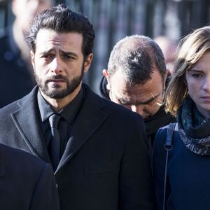 Thierry Chassagne, Maxim Nucci (Yodélice) et sa compagne Isabelle Ithurburu - Arrivées des personnalités en l'église de La Madeleine pour les obsèques de Johnny Hallyday à Paris. Le 9 décembre 2017